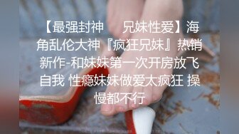 维族情侣口罩期间没事干