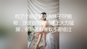 服装商城女厕偷拍多位年轻嫩妹的小黑鲍 (4)