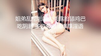 餐厅女厕偷拍破洞牛仔裤美女的小黑鲍