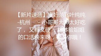 苗条的瑜伽教练