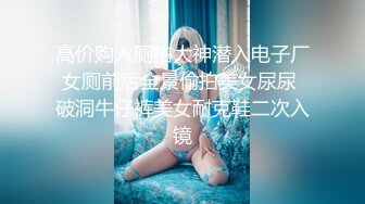 橙橙小萝莉户外调教再出发，露脸了女仆装乖巧听话，马路上皮鞭下听话的母狗，肛塞插入地上爬行口交大鸡巴