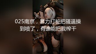 第一次见爆乳还有八块腹肌的女人自慰