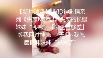 新一代女探花，双女姐妹约炮眼镜小哥，享受从上舔到下一起伺候大鸡巴，让小哥各种姿势抽插吃奶子玩逼过瘾