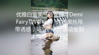   熟女人妻吃鸡啪啪 在家撅着屁屁被黑祖宗大肉棒无套猛怼 爽叫不停 连射两枪