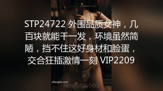 景区女厕全景偷拍眼镜美女逼口大开 逼洞清晰可见