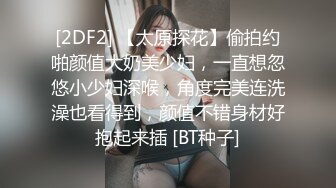 长发牛仔裤性感妹子，舔奶调情再到床上口交骑乘猛操