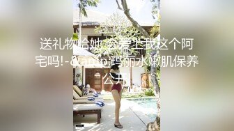 2023新流出黑客破解家庭网络摄像头偷拍模特身材美女洗完澡在简陋客厅擦身整理头发