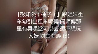   健身房厕所尿尿听到隔壁厕间有奇怪的声音意外偷拍到教练和女学员在里面嘿哟简直就是活春宫