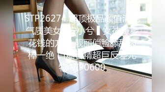 【新速片遞】漂亮大奶美女身材不错 在房间紫薇 我实在受不了 就把假鸡吧换成我的真鸡巴 操的连连高潮 射了她一奶子 