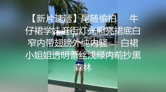  小哥已经迫不及待又舔逼还吃奶亲小嘴，按着头疯狂草嘴，让女友拿着鸡巴往里塞