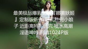  长发尤物美少妇，第一视角全裸露脸自慰道具特写深插塞的满满的白浆很多