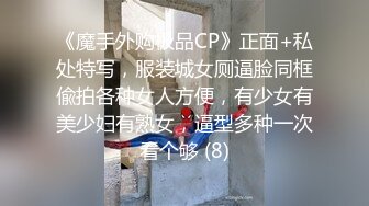 白丝小骚货独占两根黑棒 内射口爆双响炮