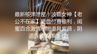 公厕吃两鸡，无人现场