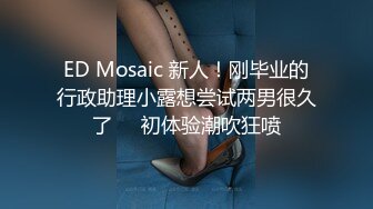 约了个少妇两男一女玩3P，跪着口交扣逼边口边后入搞完旁边观战