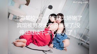 【极品稀缺 破解摄像头】JK风小姐姐更衣间拿手机自拍 多角度偷拍