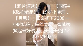 2/5最新 粉穴美女边揉搓嫩穴边舔弄假屌对镜头掰穴让你看的更清楚VIP1196