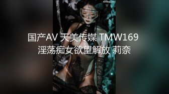 闯入万达影城女厕多角度全景偷拍背包少妇的肥美鲍鱼 (1)