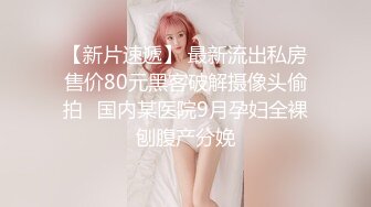 性感淘气女孩梅丽莎·摩尔和莱利·里德给他们的书呆子继父做了一次肮脏的化妆