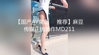   全程第三视角，啪啪狠狠打桩，大奶子乱颤 操的乐开了花 群P三女战一男