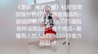 性感女友穿情趣服趴着被操