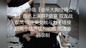 灌醉身材丰满的熟女大嫂各种姿势玩她的大肥鲍 (1)