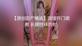 素颜都很美的超级清纯小美女，和小鲜肉男友沙发上啪啪，女神趴着让男友后入，男友小弟弟太短了总是滑出来