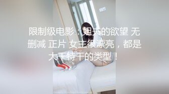 爆乳黑丝高跟露脸两个骚逼跟大哥激情4P，撅着屁股舔鸡巴让大哥揉奶抠逼，轮草两女互动撩骚，淫声荡语不断