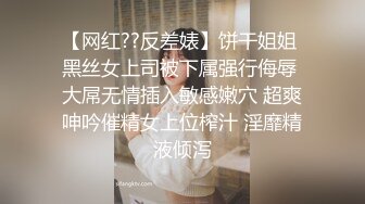 苗条妹子黑色的小裙子，大奶完美的身材，后入很有视觉效果