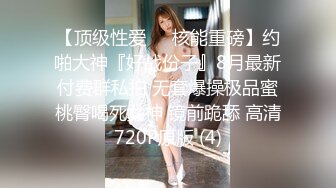 【新片速遞】 7月最新流出厕拍大神潜入某酒店大堂女厕❤️前景偷拍3个美女尿尿妹子一边看视频一边闻手上的尿骚味