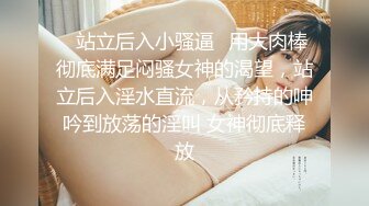 风景区女厕全景偷拍多位美女少妇前来献B (4)