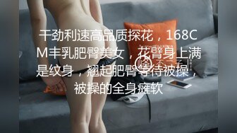 《拍B问路》让人怜利的颜值美女不知道自己的蜜穴被拍 还被小伙逗乐了