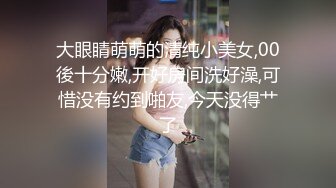  清纯系甜美小萝莉小晶晶小小年纪很会玩，水晶假屌爆插小穴，高潮喷水湿一片，震动阴蒂双管齐下