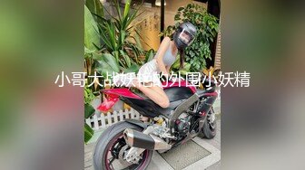 影楼里4P乱操 摄影师爆操婚纱新娘 伴娘还帮忙打灯吃鸡摸蛋 沙发上骑着操还被内射 玩的太疯狂了