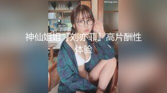  三个中年老骚女全程露脸伺候一根大鸡巴，三女互动吃奶舔逼舔脚，穿上假鸡巴内裤互插抽插