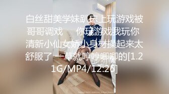 快手精神小妹【宇霸霸】粉丝福利2V，被大神睡了，旁边还睡了一个女的，露脸吃鸡！