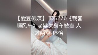 某站流出大胆牛人潜入某大厦女厕偷窥出来故意搭讪妹子拍脸