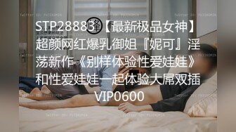 众狼求购很火的Onlyfans网红绿帽夫妇SirBAO身材健硕黑猩猩大战白嫩极品身材少妇各种变态体位第二弹1