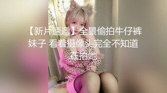 身材超正的妹子颜值很高露脸直播大秀，性感的小内裤，粉嫩的骚逼特写自慰呻吟，奶子很诱人真想替她揉一揉