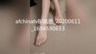   年轻体力好，一人大战两个妹子轮番作战操起来拍摄角度很专业