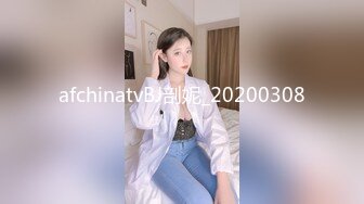 商场偷拍丰腴熟女谁能告诉我 她穿的是骚丁还是无内