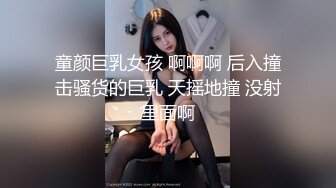 黑丝骚妹子躺床上玩手机被小哥鸡巴塞进嘴里抽插，温柔舔弄深喉，跳蛋玩骚穴淫水好多，无套抽插爆草呻吟可射