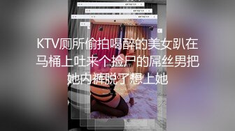 火速围观，露脸黑丝骚女无毛逼，阴蒂很大长的像小鸡巴一样，让小哥抠逼道具玩弄搞喷水，口交大鸡巴无套内射