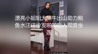  老哥约白嫩00后萌妹子啪啪，粉穴奶子逼逼无毛，抬起双腿插入进进出出，上位骑乘妹子自己动