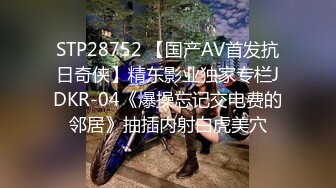  爆乳眼镜小美女 抽插小嘴活一流 怼入小穴爆操 无毛骚穴尽情大力输出 美女很耐操