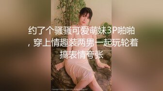 我见优怜的极品骚妹子全程露脸大秀直播诱惑狼友，表情好骚揉奶抠逼水多多，呻吟可射，撅着屁股求草精彩刺激