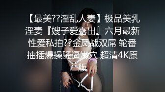 纹身大哥爆操极品小女友！白皙皮肤大长腿！骑乘姿势打桩机，表情很享受，拉手后入猛怼爽翻