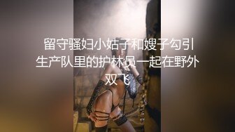  小骚逼露脸洗干净了伺候小哥哥诱惑狼友，舔鸡巴的样子好骚吸蛋蛋，深喉抽插