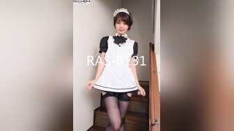 大陸極品震撼3P：淫蕩人妻穿黑色魚網連體制服,三洞被兩大屌及道具輪流抽插全程露臉國語對白