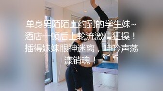 -黑丝美女被俩骚男前后夹击 手抠骚穴潮喷好多淫水