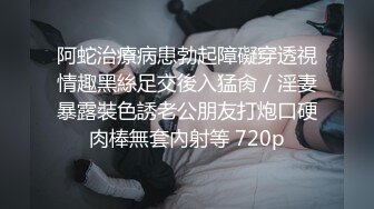 包臀裙苗条酷酷小姐姐居家和炮友开操，骑在身上摩擦调情，圆润美臀套弄进进出出，后入抽插表情对着镜头